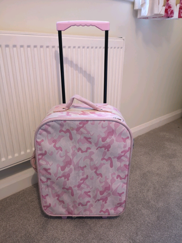 girls pull along case